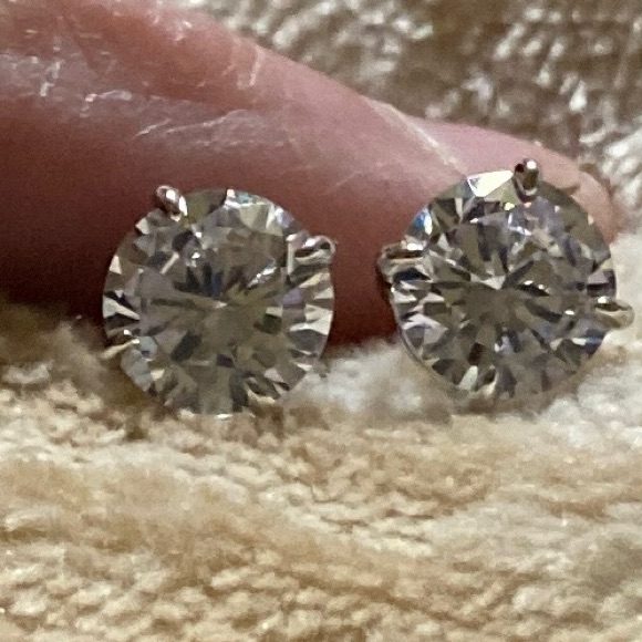 Elegant Very Impressive Silver Cz. Stud Earrings